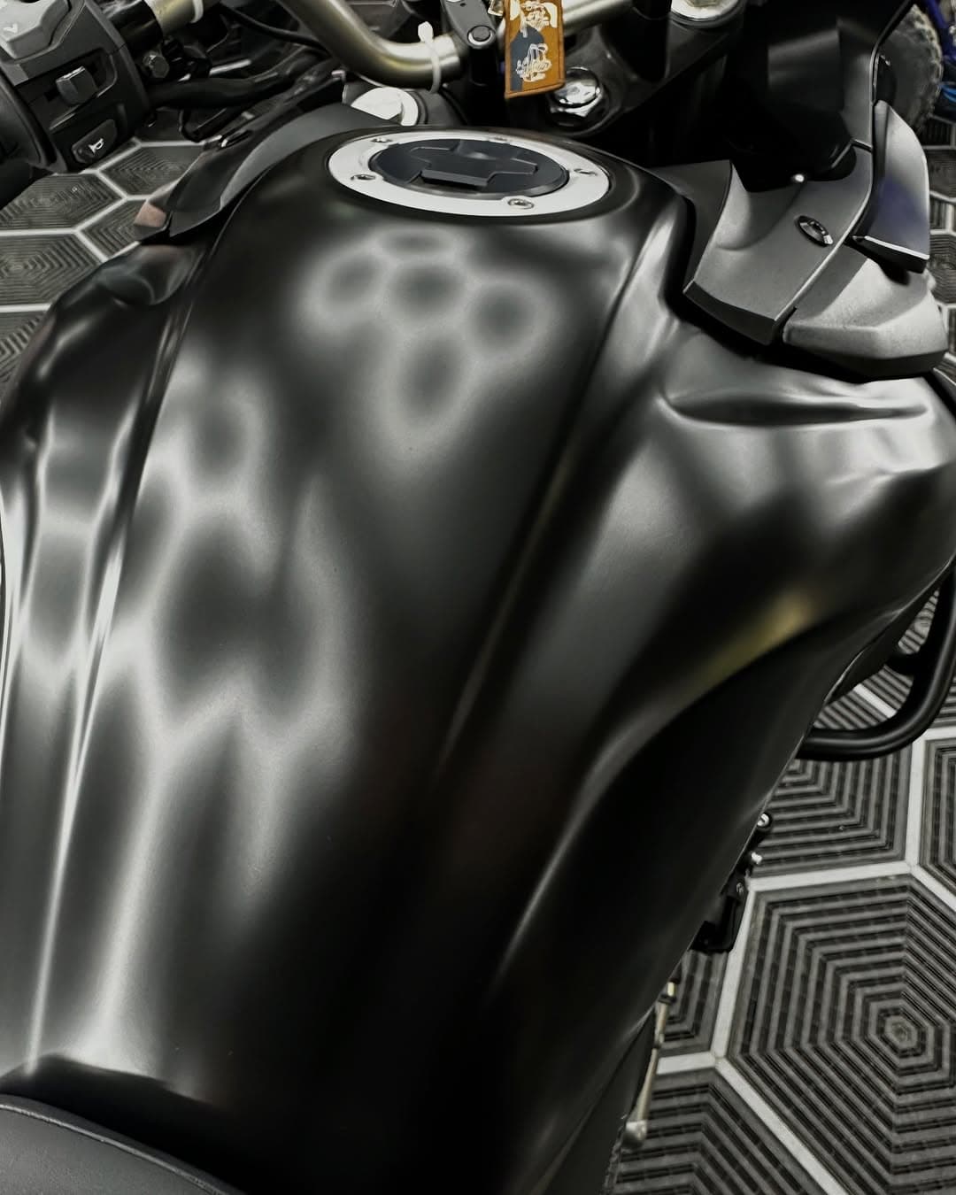 Transformation complète pour cette Suzuki V-Strom  (2)