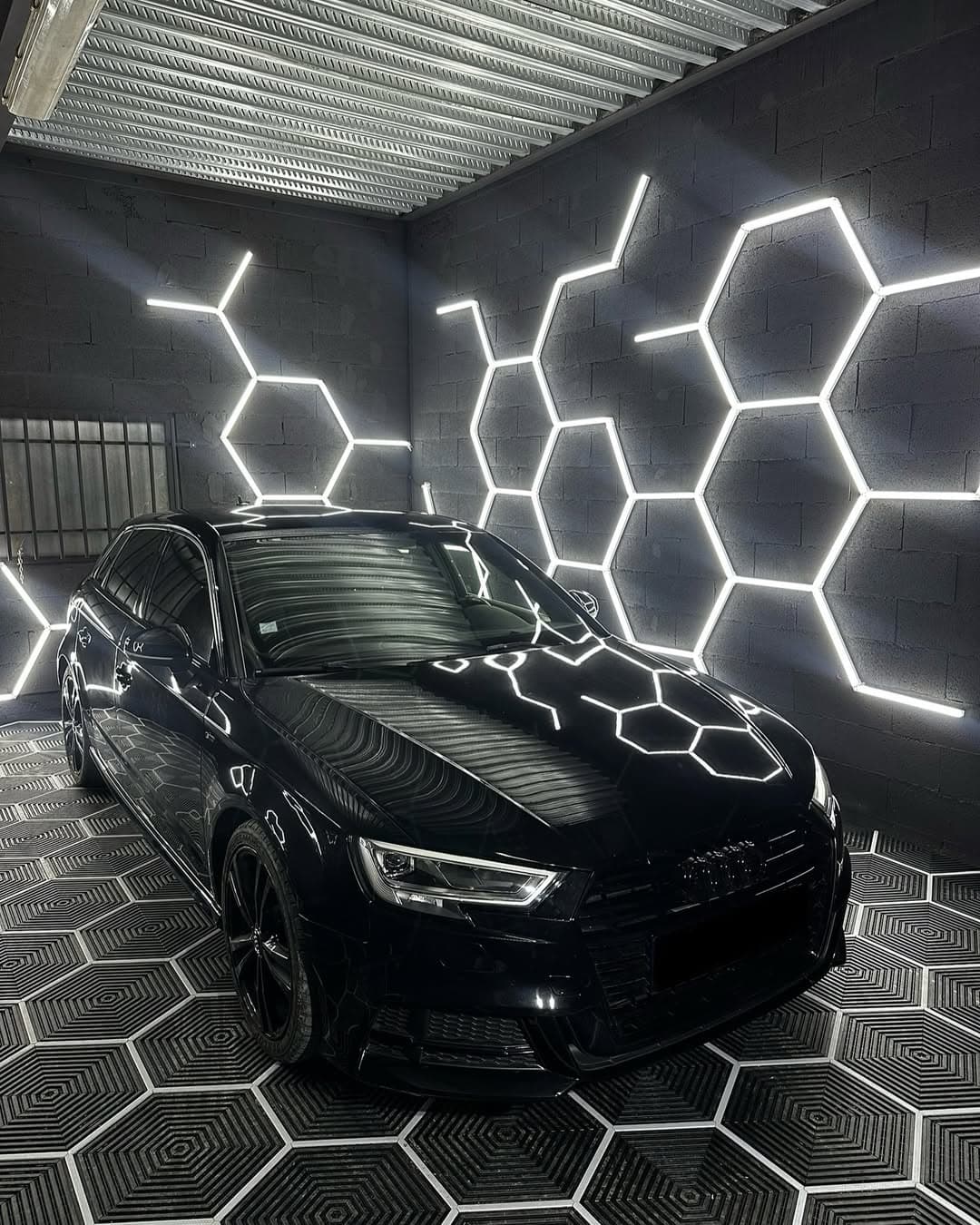 Déchromage complet réalisé sur cette superbe Audi 