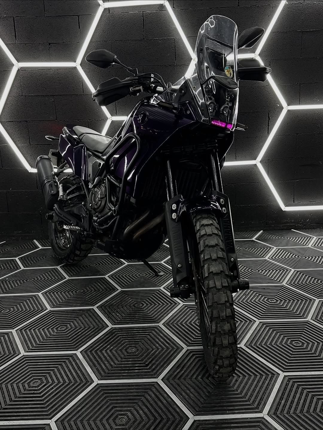 Cette Ténéré 700, arrivée en noir d’origine avec s