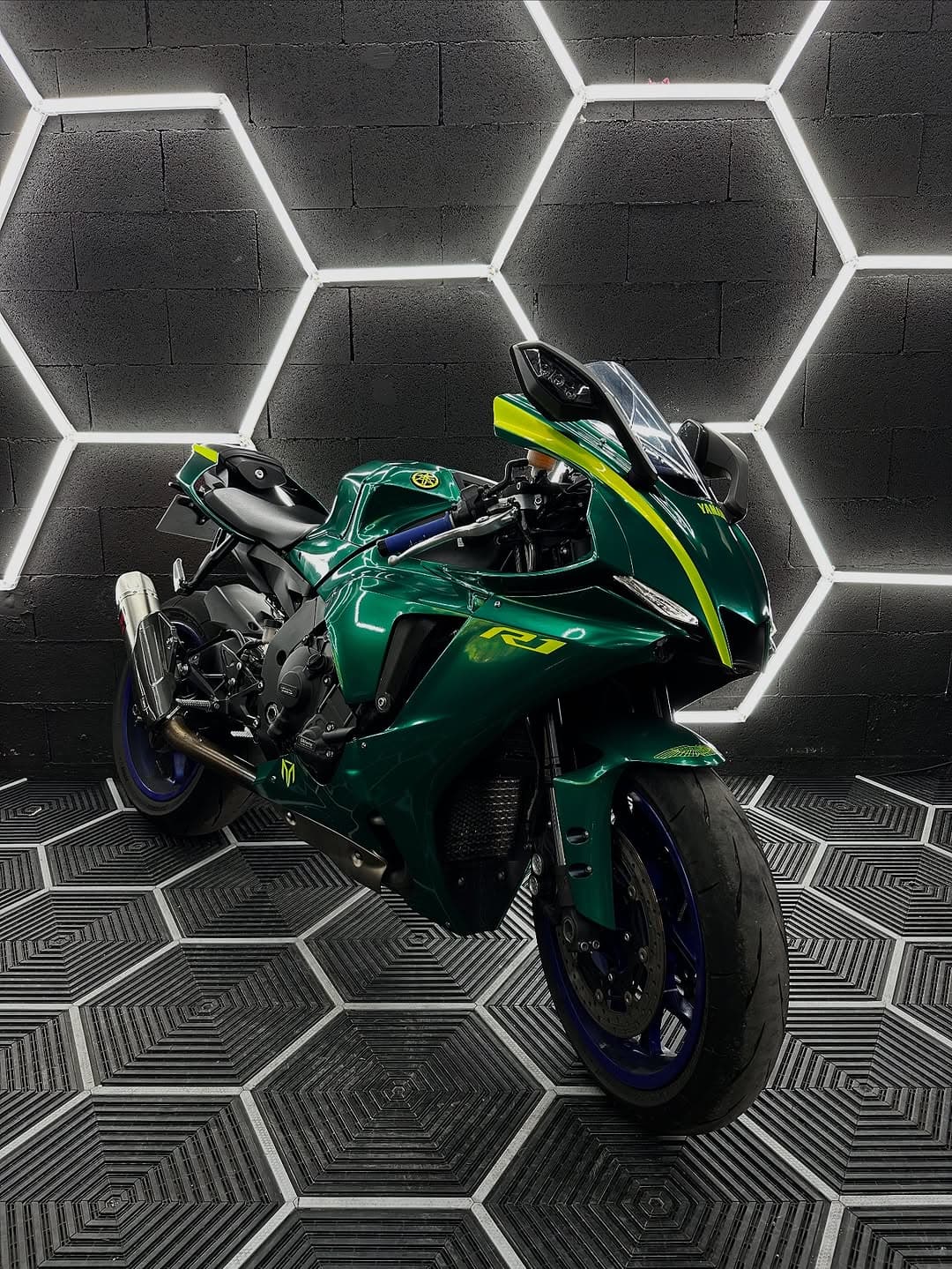 Yamaha R1 2023 Édition Spéciale Aston Martin 